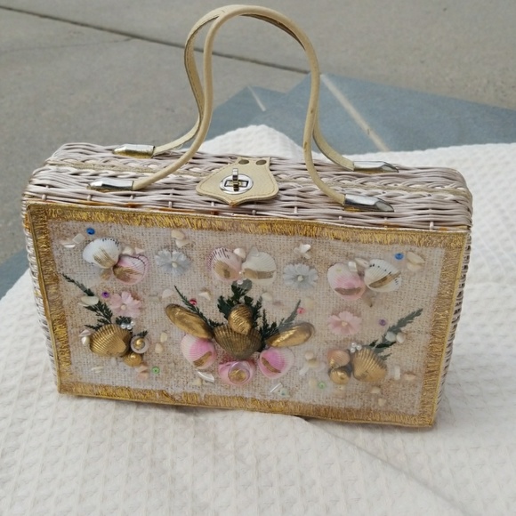 Vintage Handbags - Fabulous 60's wicker shell bag